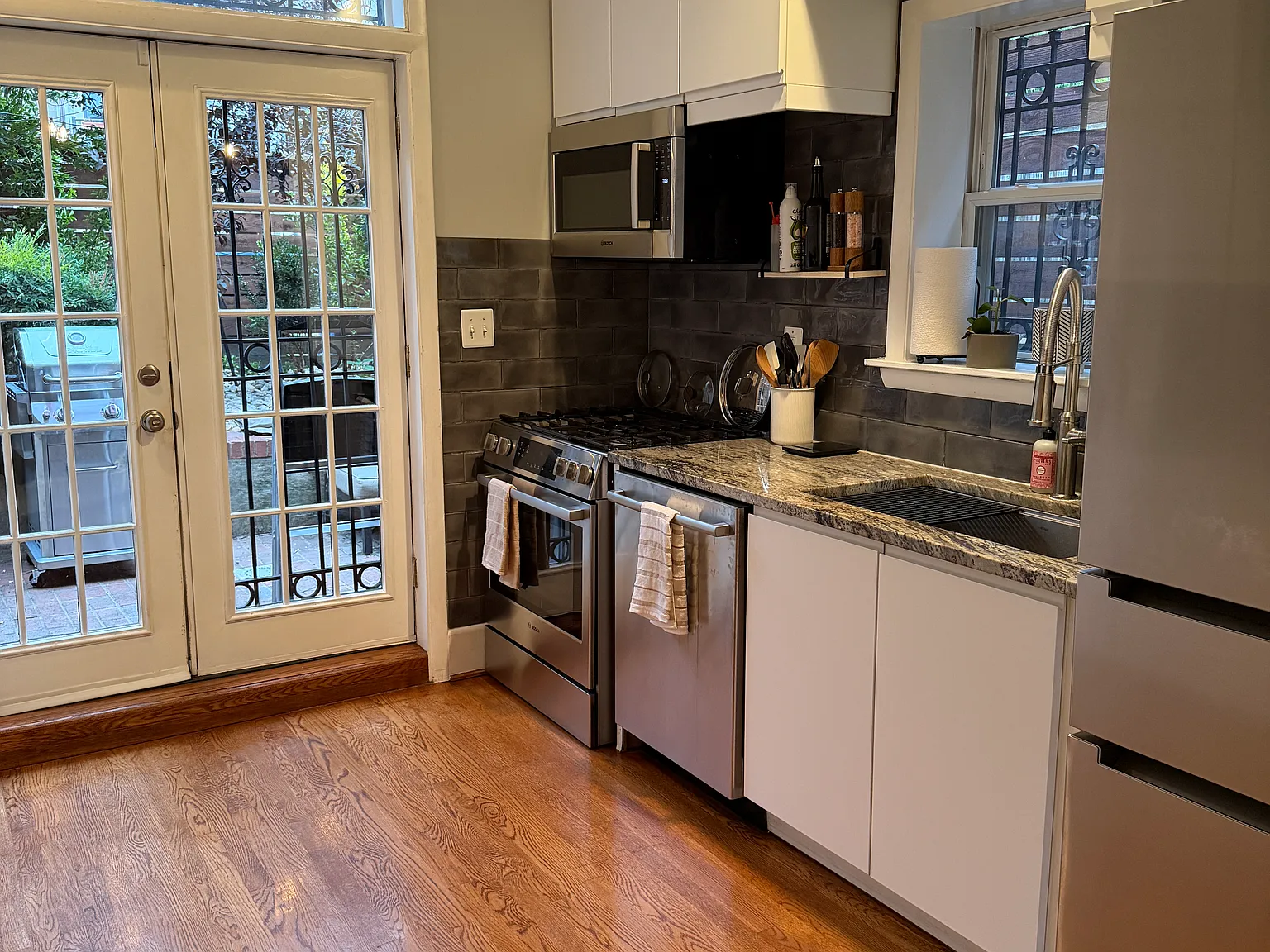 2 bed, 2.5 bath, 1200 sqft, $2,000 — Photo 3