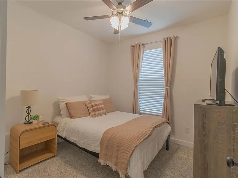 112 S Broyles Ave — Photo 19