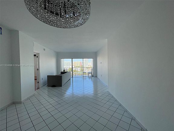 4th image of 500 Bayview Dr APT 1227