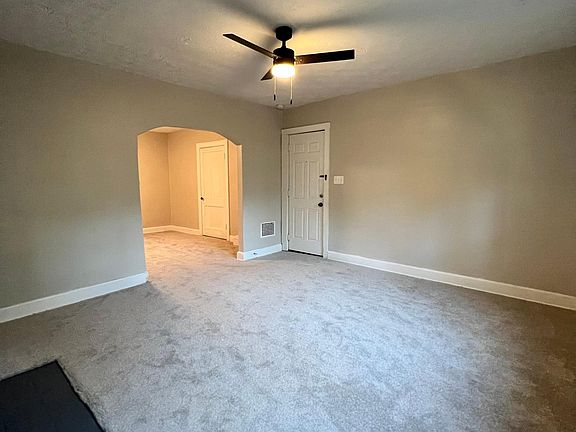 4th image of 133 W Blake Ave APT B