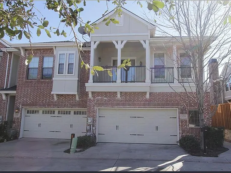 1211 Lake Pointe Way — Photo 1