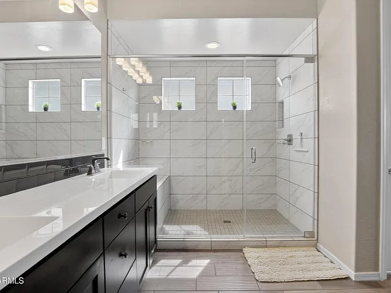 2419 W Gloria Ln — Photo 20