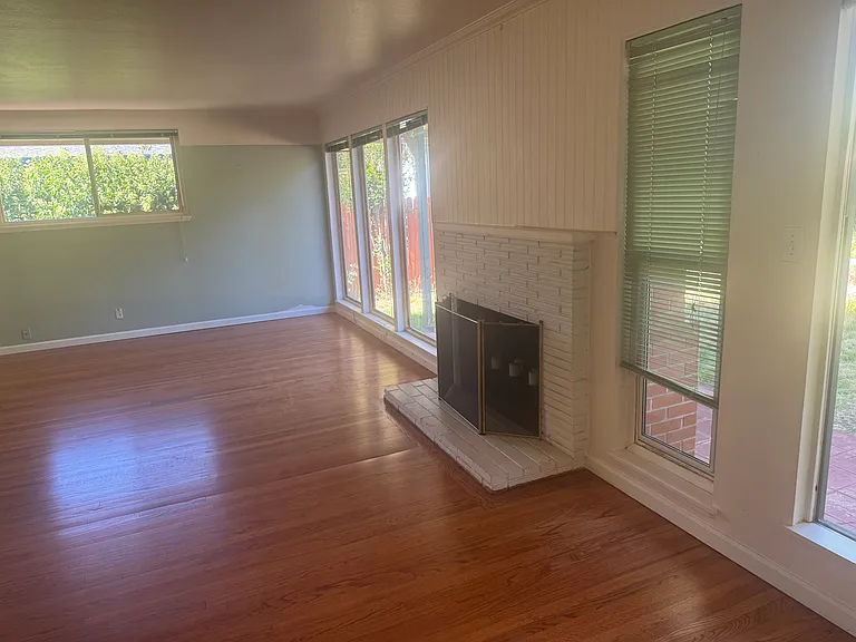 4301 Cottage Way — Photo 8