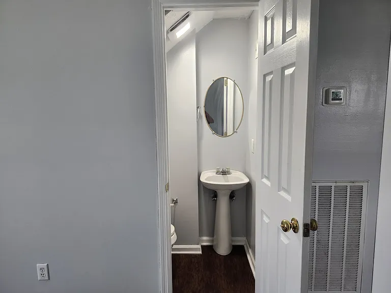 124 Williams St — Photo 8