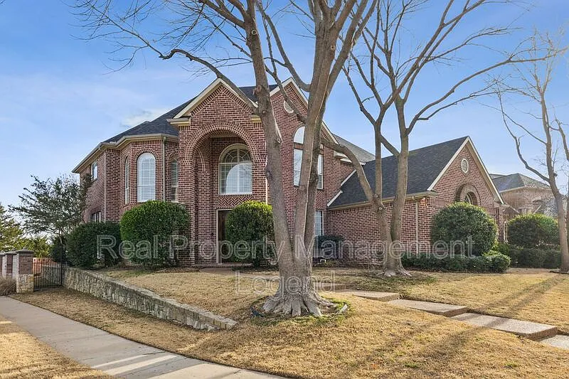 5004 Seville Ln