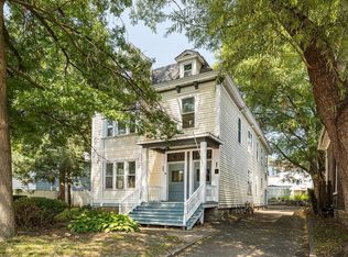 891 Hudson Rd, Saint Paul, MN 55106