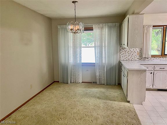 3rd image of 4751 Sunny Ln
