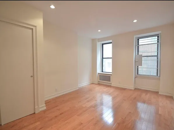 330 East 53rd Street image 1 of 7