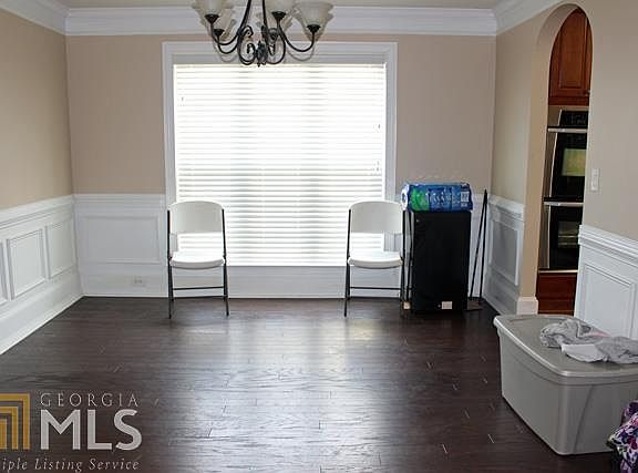 4th image of 709 Fraser Ct