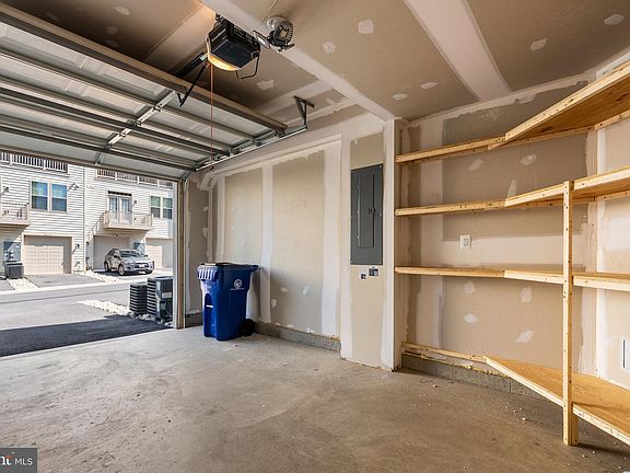 4th image of 5912 Etterbeek St