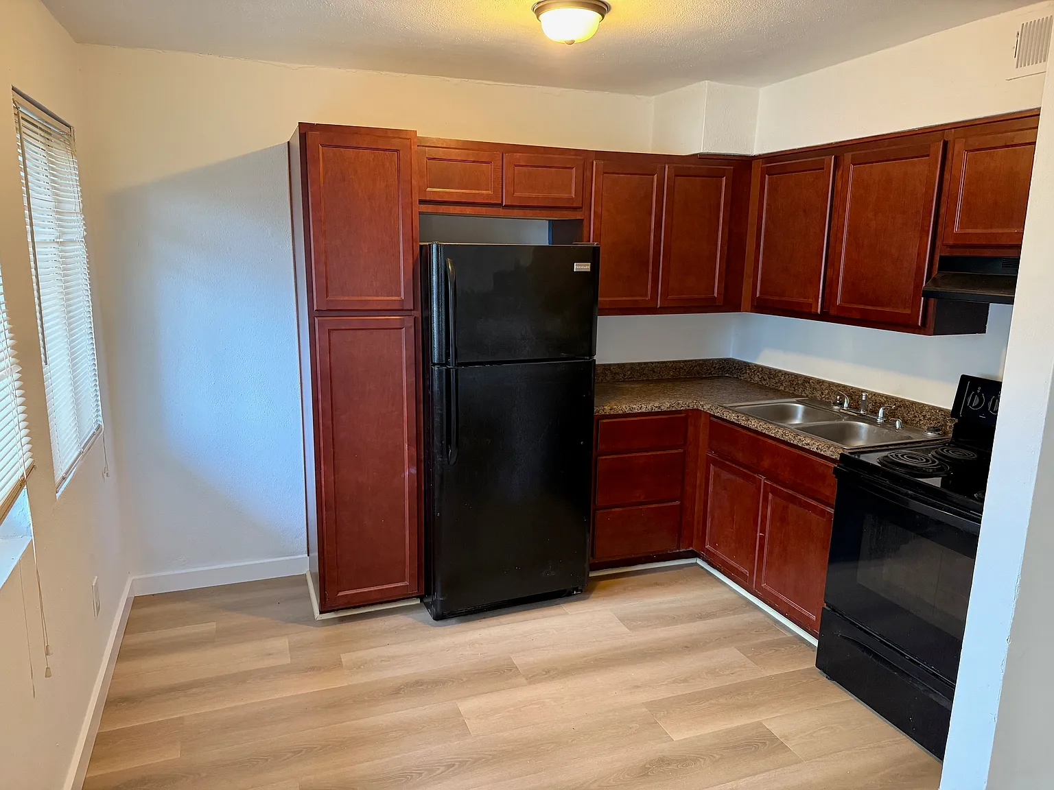 2 bed, 950 sqft, $1,100 — Photo 4
