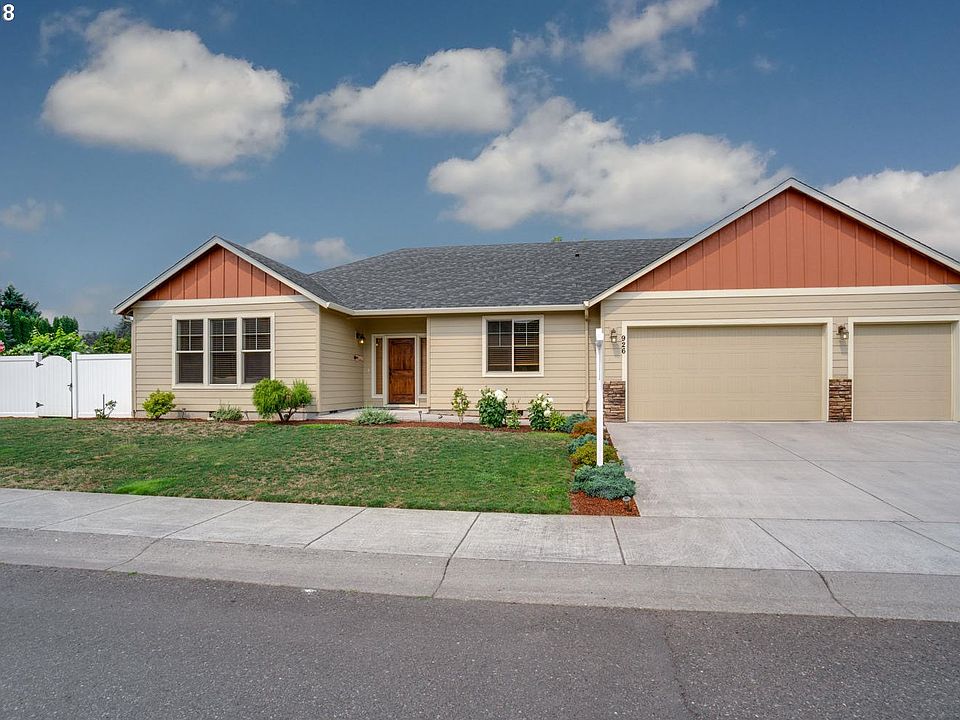 1st image of 926 NW 105th Cir