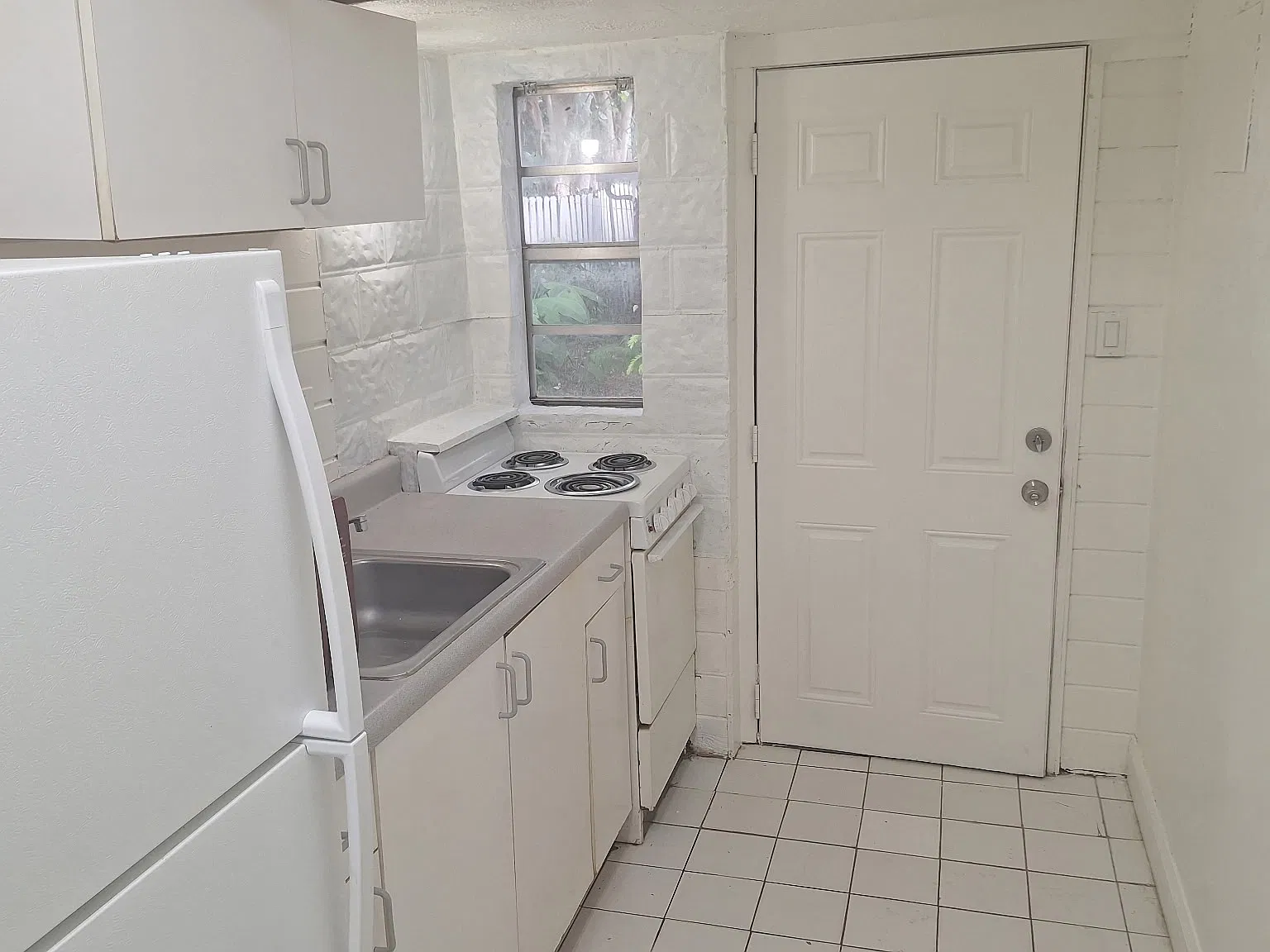 Studio, 220 sqft, $1,200 — Photo 3