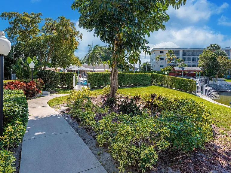 2615 Garden Dr N #307 — Photo 35