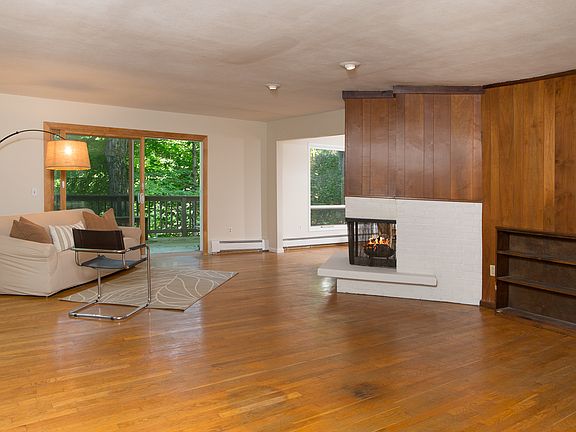 5th image of 67 Fuller Ln