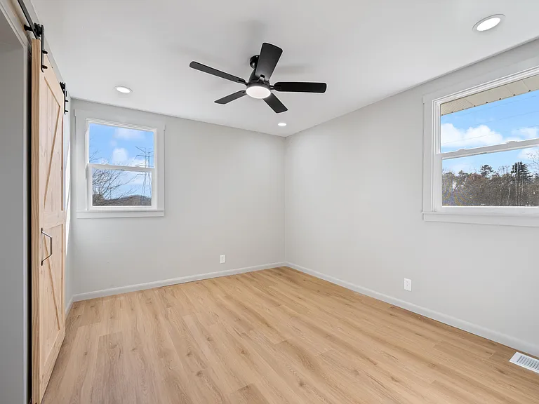 609 McPherson Ct S — Photo 14