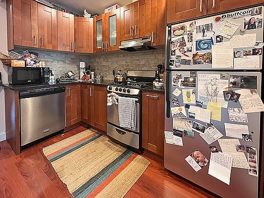 2nd image of 959 Lorimer St #2