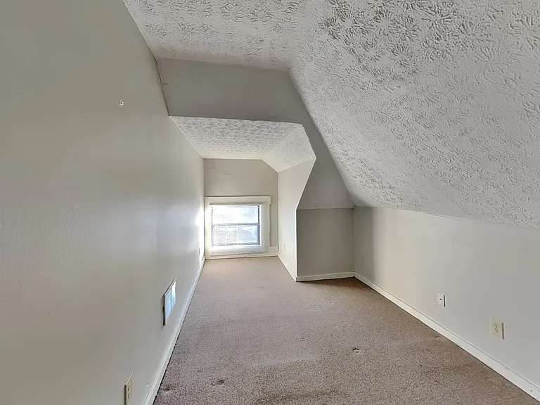 192 E 11th Ave #B — Photo 6