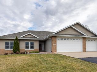 1640 275th St, Manchester, IA 52057