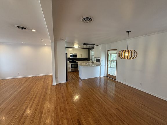 2nd image of 614 Elaine Dr
