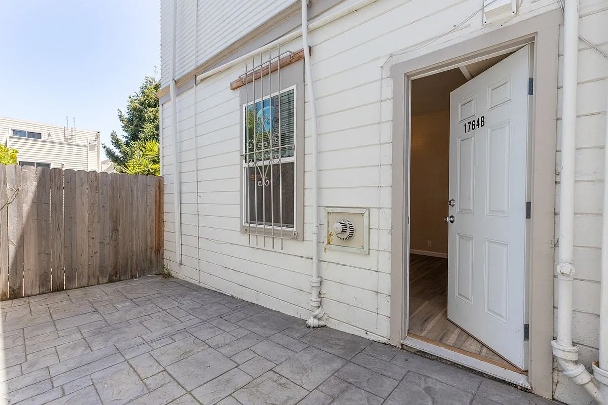 Studio, 320 sqft, $2,500 — Photo 4