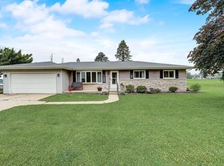 W1410 Gopher Hill Rd, Ixonia, WI 53036