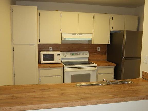 5th image of 7035 NW 186th St APT D505