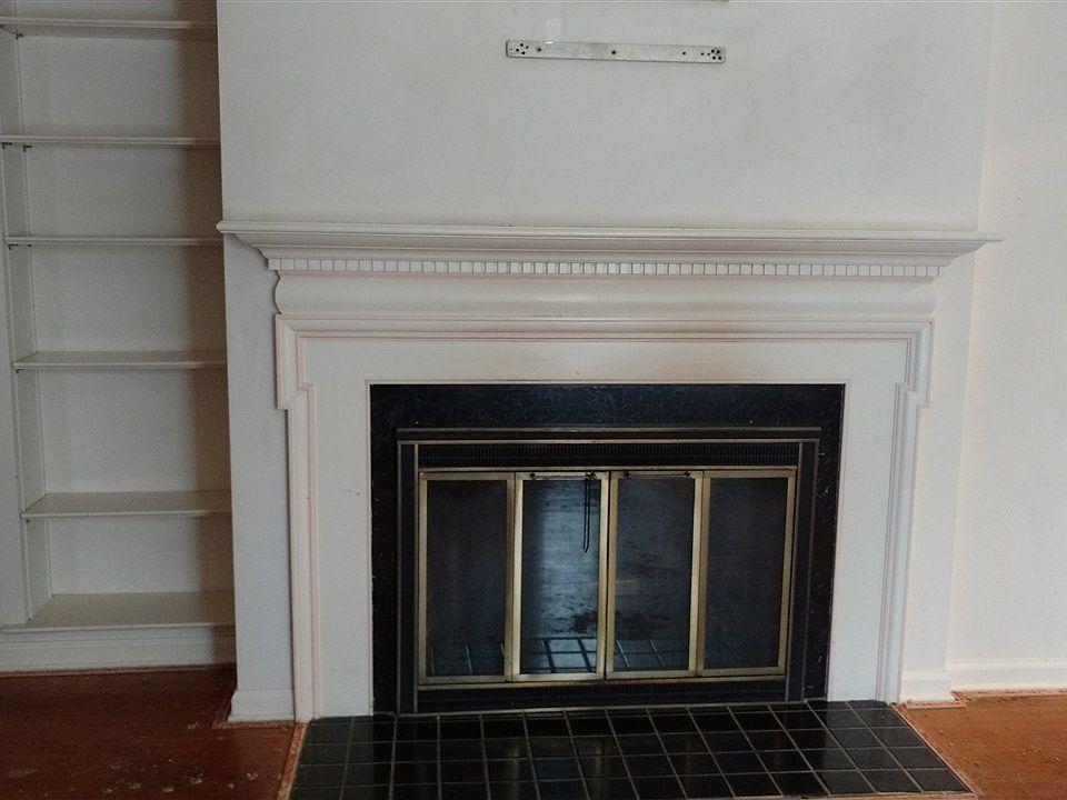 2nd image of 2729 Crestwood Dr