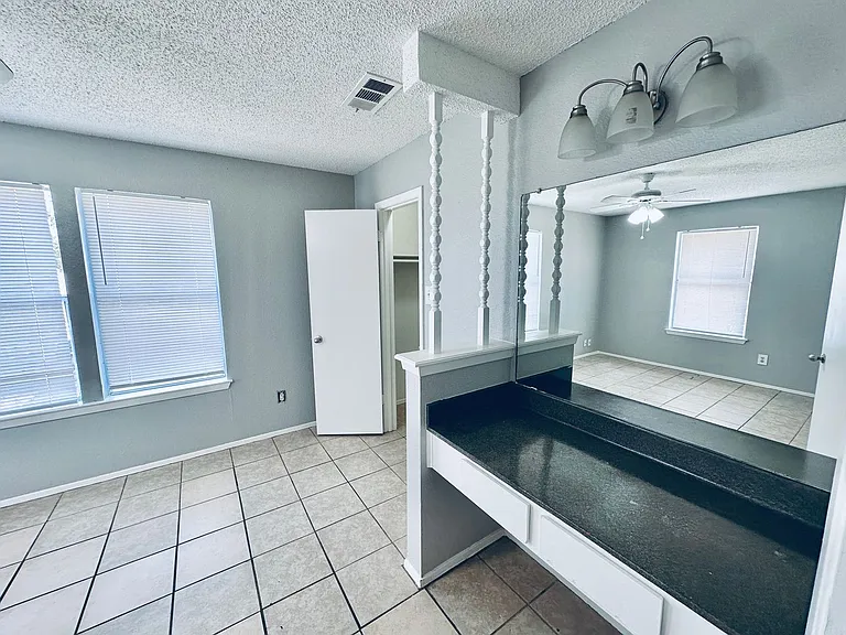 5305 Woodland Oaks Ct — Photo 7