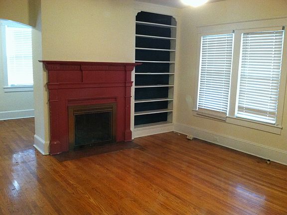 Living room w/ fireplace 