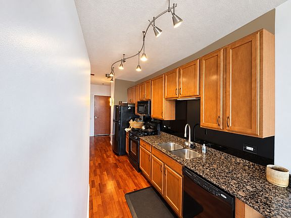 4th image of 210 S Desplaines St APT 2203