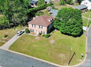 1301 Bywood Ln, Charlotte, NC 28209