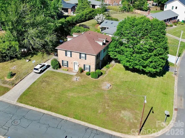 1301 Bywood Ln, Charlotte, NC 28209