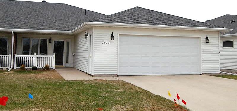 1st image of 2520 Pembrooke Dr
