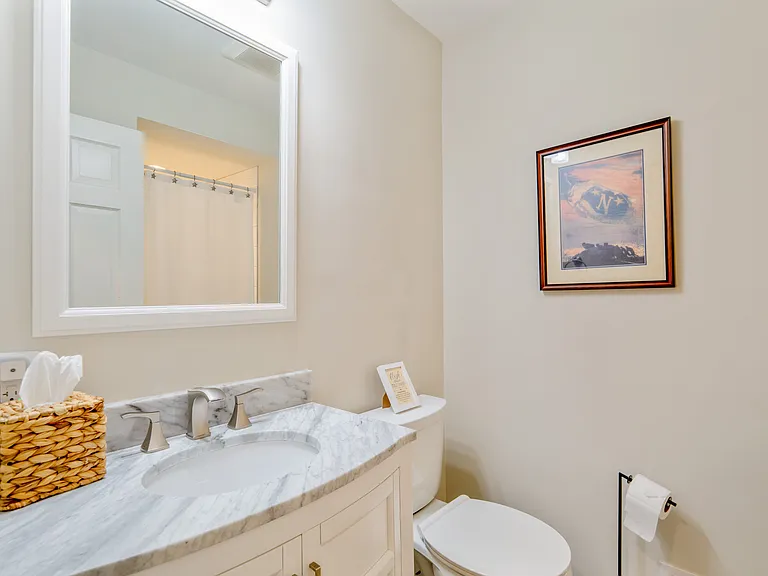 Full bathroom near the kitchen and bedroom 4