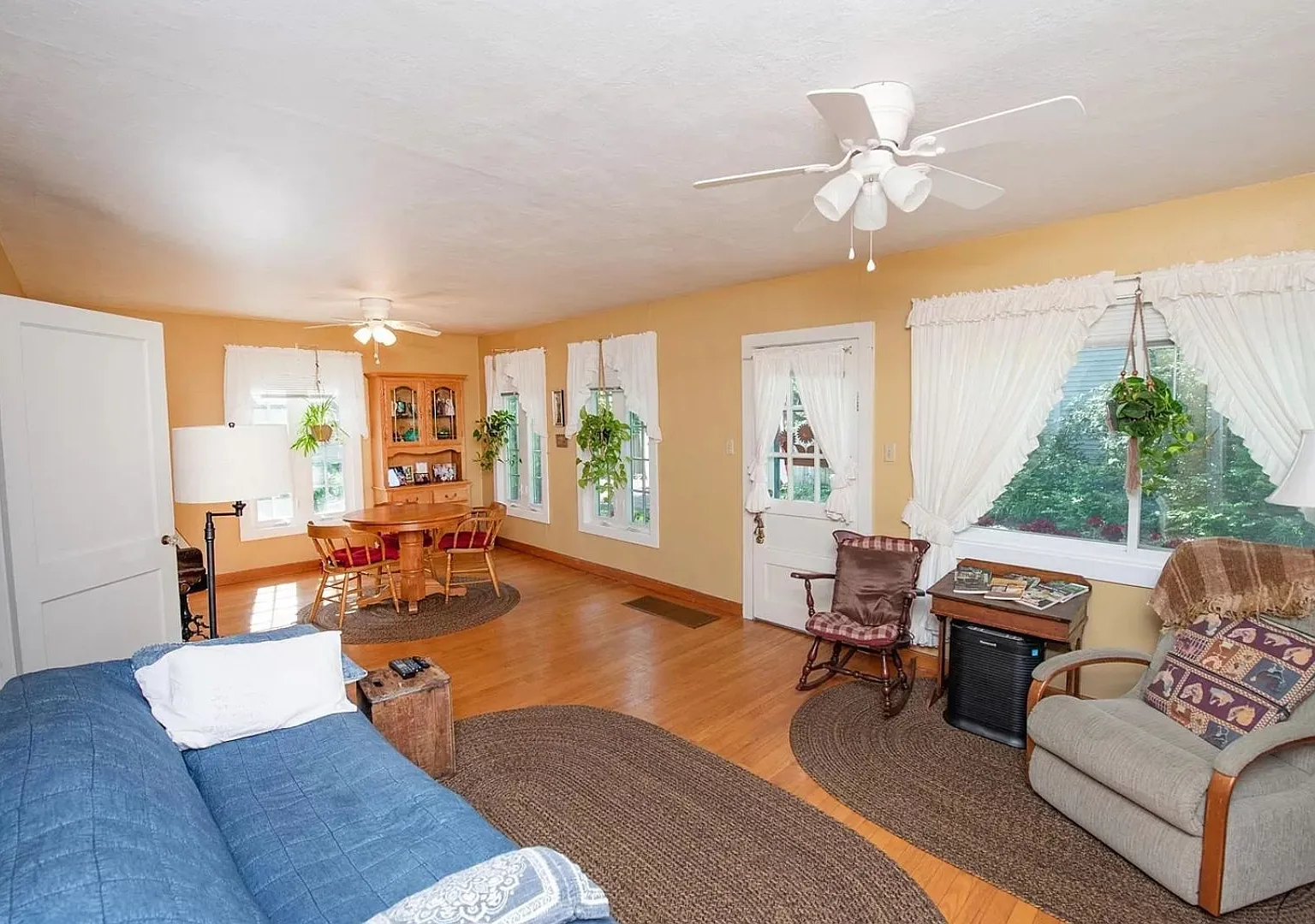 2 bedroom House On Campus (Available for 3 People) — Photo 4