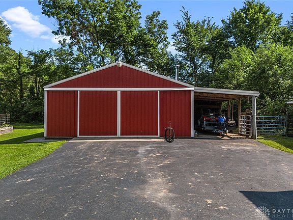 3rd image of 561 Steele Rd