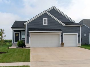 3024 Bluebell Ln, Pella, IA 50219