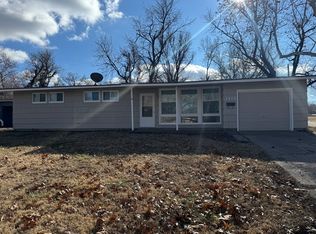 1413 SW Cornwall St, Topeka, KS 66611