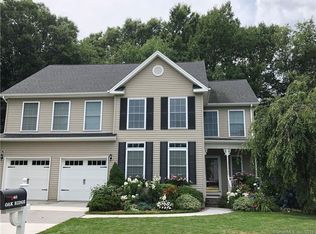 40 Oak Ridge Dr, Hamden, CT 06518