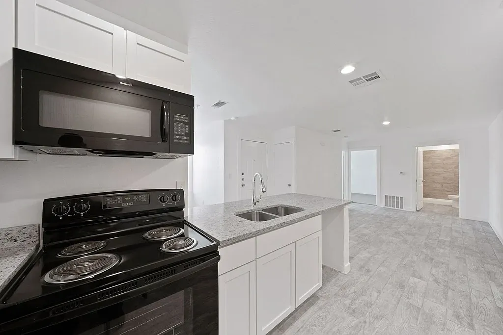 6175 Ingram — Photo 2