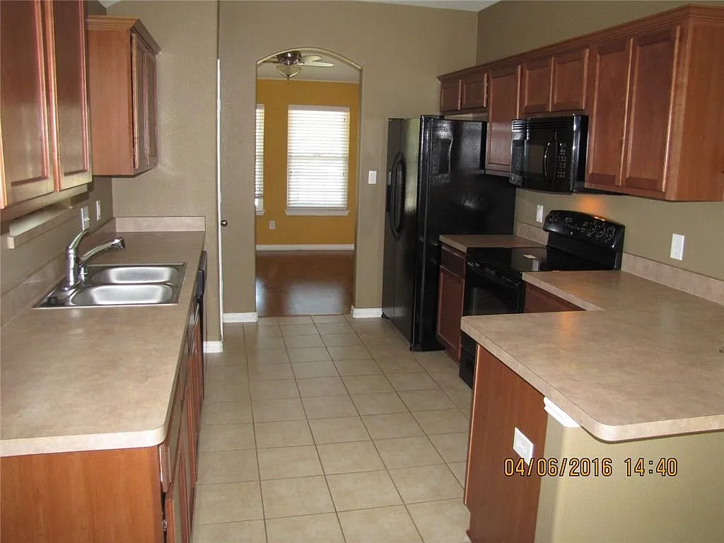 3 bed, 1540 sqft, $1,975 — Photo 3