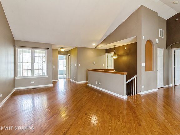 3rd image of 19 Tall Grass Ct