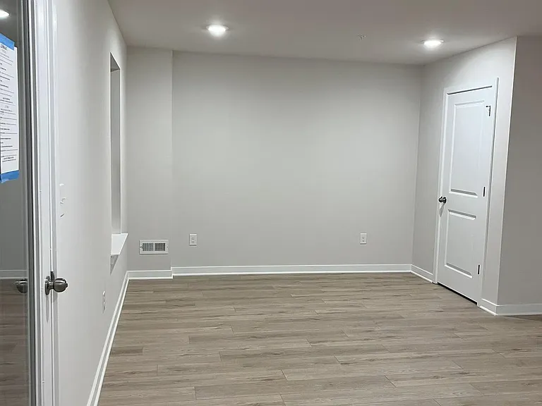 114 Continental Way — Photo 5