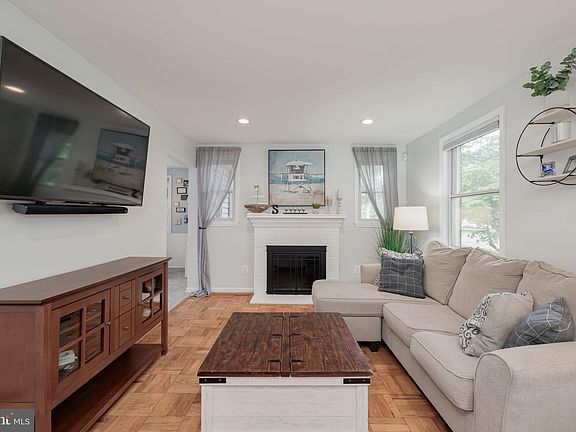 2nd image of 2918 Adams Pl
