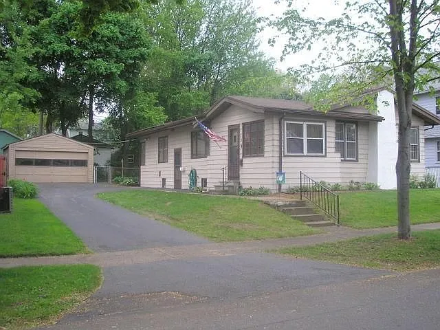 119 Penrose St photo 1