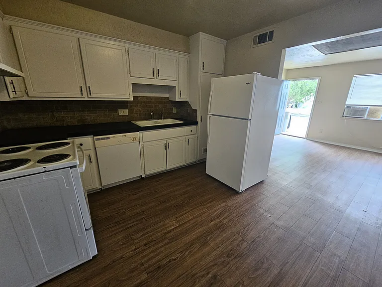 2629 SW H Ave #A — Photo 6