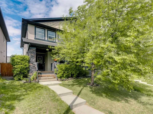 91 SE Panora Sq NW, Calgary, AB T3K 0R3