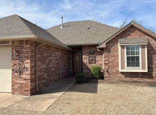 709 S Castlerock Ln, Mustang, OK 73064