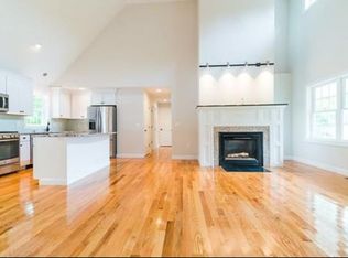 1 Oak Hill St, Pepperell, MA 01463